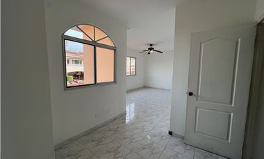 ALQUILER DE CASA EN ALTOS DEL BOSQUE EL DORAL 3 niveles