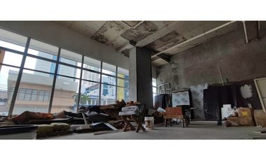 ALQUILER LOCAL EL CARMEN ESQUINA MUY COMERCIAL