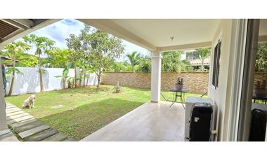 Venta de Casa con Lote Extra en Bosques del Pacífico, Panamá Pacífico