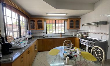 SE ALQUILA CASA EN ALTOS DE PANAMA URB. CASTILLA DE ORO LINEA BLANCA