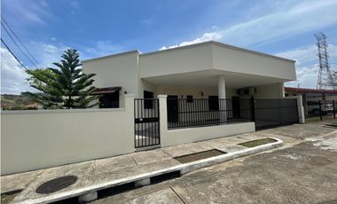 SE ALQUILA CASA EN ALTOS DE PANAMA URB. CASTILLA DE ORO LINEA BLANCA