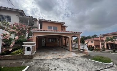 ALQUILER DE CASA EN ALTOS DEL BOSQUE EL DORAL 3 niveles