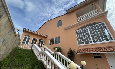 ALQUILER DE CASA EN ALTOS DEL BOSQUE EL DORAL 3 niveles