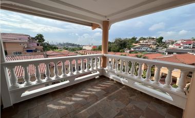 ALQUILER DE CASA EN ALTOS DEL BOSQUE EL DORAL 3 niveles