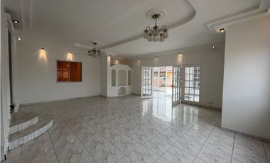 ALQUILER DE CASA EN ALTOS DEL BOSQUE EL DORAL 3 niveles