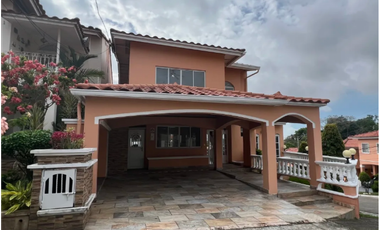 ALQUILER DE CASA EN ALTOS DEL BOSQUE EL DORAL 3 niveles