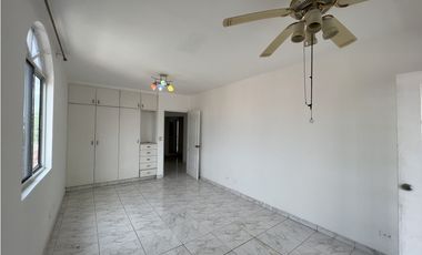 ALQUILER DE CASA EN ALTOS DEL BOSQUE EL DORAL 3 niveles