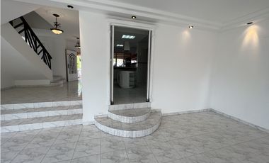 ALQUILER DE CASA EN ALTOS DEL BOSQUE EL DORAL 3 niveles