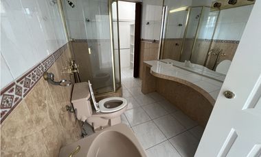 ALQUILER DE CASA EN ALTOS DEL BOSQUE EL DORAL 3 niveles