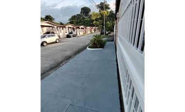 VENTA DE CASA EN BRISAS DEL GOLF DE 3 HABITACIONES CON 2 TERRAZAS