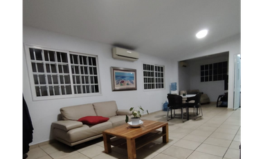 VENTA DE CASA EN BRISAS DEL GOLF DE 3 HABITACIONES CON 2 TERRAZAS