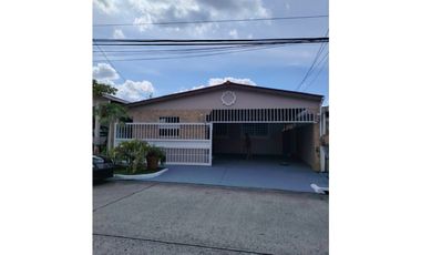 VENTA DE CASA EN BRISAS DEL GOLF DE 3 HABITACIONES CON 2 TERRAZAS