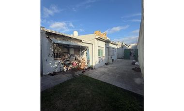 VENTA - OPORTUNIDAD 2 PH, en lote, ideal inversion - Zona Puerto