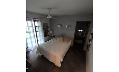 CASA EN VENTA EN CASTELAR SUR!!!