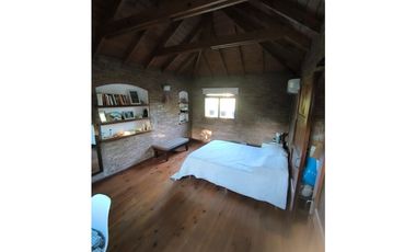 CASA EN VENTA EN CASTELAR SUR!!!