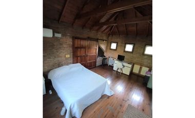 CASA EN VENTA EN CASTELAR SUR!!!