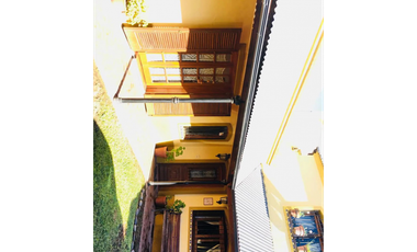 CASA EN VENTA EN CASTELAR SUR!!!