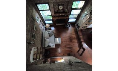 CASA EN VENTA EN CASTELAR SUR!!!