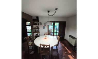 CASA EN VENTA EN CASTELAR SUR!!!