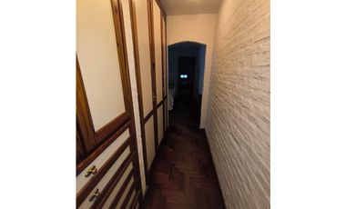 CASA EN VENTA EN CASTELAR SUR!!!