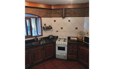 CASA EN VENTA EN CASTELAR SUR!!!
