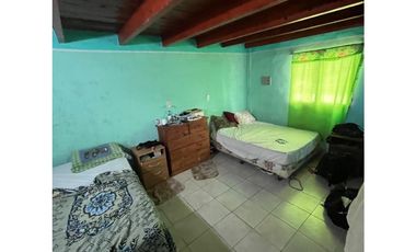 Casa con Galpon en Hasenkamp