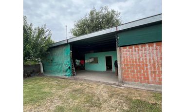 Casa con Galpon en Hasenkamp