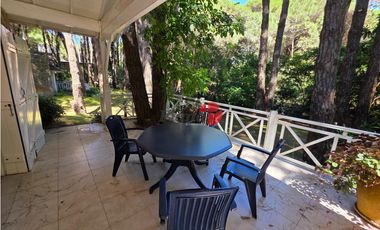 Casa en Venta - Carilo - Inmersa en el Bosque - 1.599 m² de terreno