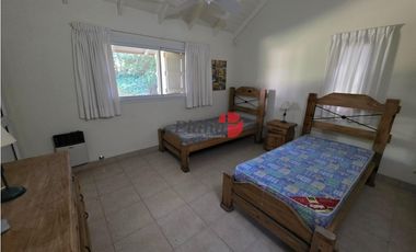 Casa en Venta - Carilo - Inmersa en el Bosque - 1.599 m² de terreno