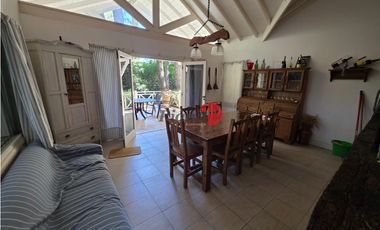 Casa en Venta - Carilo - Inmersa en el Bosque - 1.599 m² de terreno