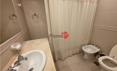 Casa en Venta - Carilo - Inmersa en el Bosque - 1.599 m² de terreno