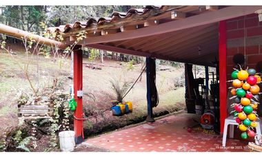 Venta Casa Campestre Santa Elena 220m2