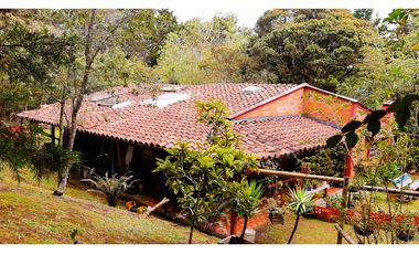 Venta Casa Campestre Santa Elena 220m2