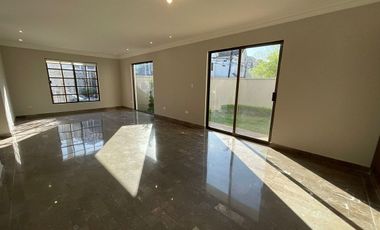 CASA EN RENTA EN MIRASIERRA