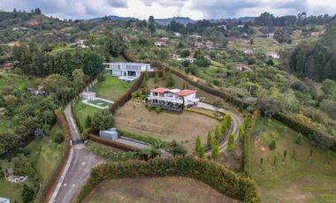 Venta de Casa Campestre en Condominio Sector  Aeropuerto