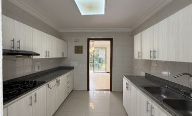 ARRIENDO CASA EN ENVIGADO SECTOR LOMA DEL ESMERALDAL