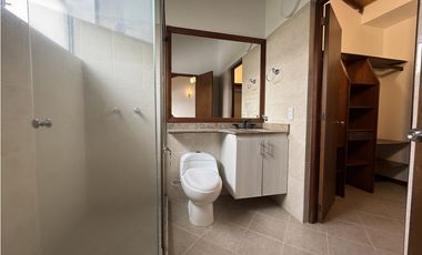 ARRIENDO CASA EN ENVIGADO SECTOR LOMA DEL ESMERALDAL