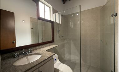 ARRIENDO CASA EN ENVIGADO SECTOR LOMA DEL ESMERALDAL