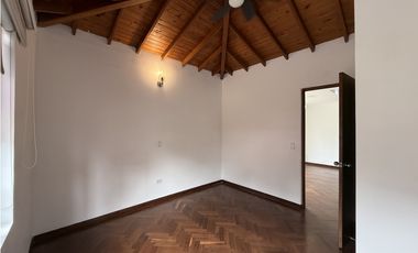 ARRIENDO CASA EN ENVIGADO SECTOR LOMA DEL ESMERALDAL