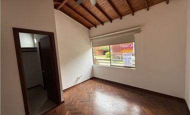 ARRIENDO CASA EN ENVIGADO SECTOR LOMA DEL ESMERALDAL