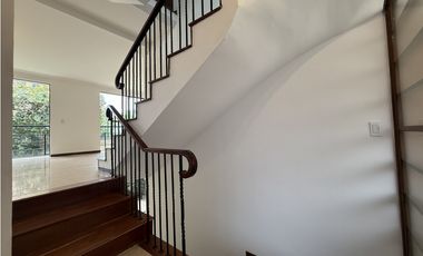 ARRIENDO CASA EN ENVIGADO SECTOR LOMA DEL ESMERALDAL