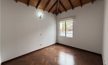 ARRIENDO CASA EN ENVIGADO SECTOR LOMA DEL ESMERALDAL