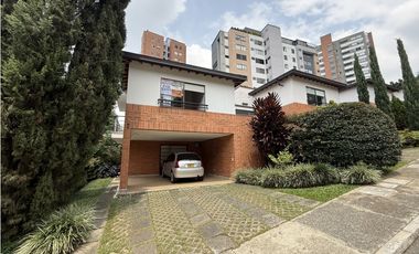ARRIENDO CASA EN ENVIGADO SECTOR LOMA DEL ESMERALDAL