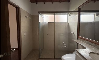 ARRIENDO CASA EN ENVIGADO SECTOR LOMA DEL ESMERALDAL