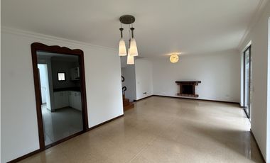 ARRIENDO CASA EN ENVIGADO SECTOR LOMA DEL ESMERALDAL