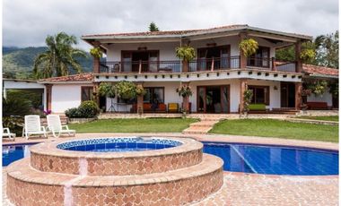 VENDO CASA CAMPESTRE EN PARCELACIÓN LAGO CALIMA. DARIEN  ES