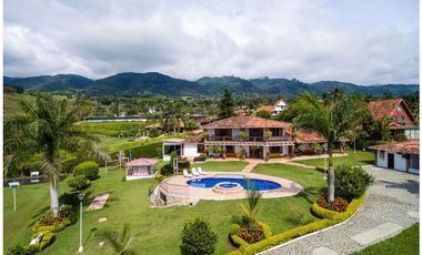VENDO CASA CAMPESTRE EN PARCELACIÓN LAGO CALIMA. DARIEN  ES