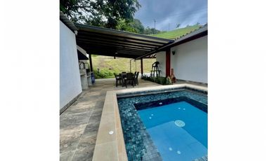 Vendo Casa campestre en condominio en Calima, Valle del Cauca  ES