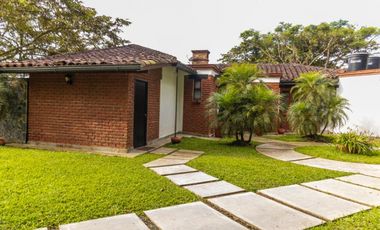 Vendo Casa Campestre en el Lago Calima.  Darién  AA