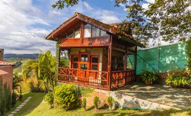 Vendo Casa Campestre en el Lago Calima.  Darién  AA